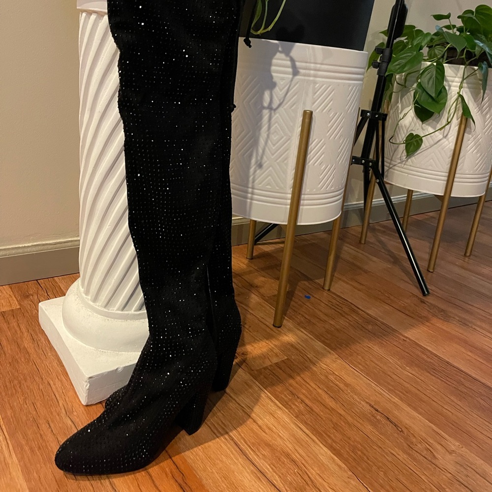 Beautiful unique sequins knee boots one of a kind ! I absolutely love them